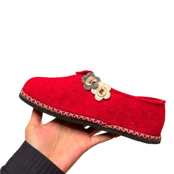 Sundance Red Wool Shoes with flowers handmade in Itally NIB - Picture 6 of 14
